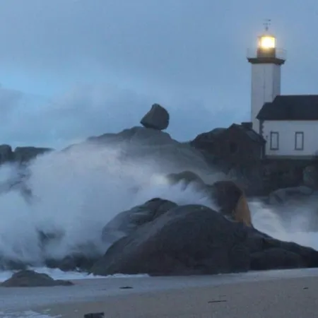 Kermaravel, Le Petit Manoir En Bord De Mer.
