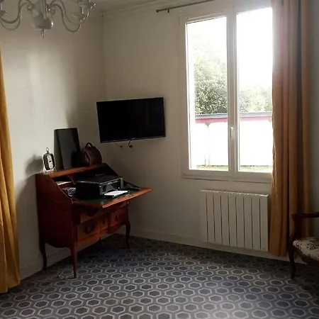 Villa Kermaravel, Le Petit Manoir En Bord De Mer. Saint-Pol-de-Léon